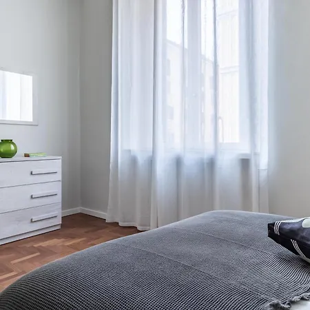 Apartament Via Lecco 6 *